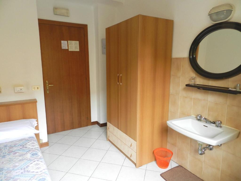 Camera Singola con Bagno in Comune